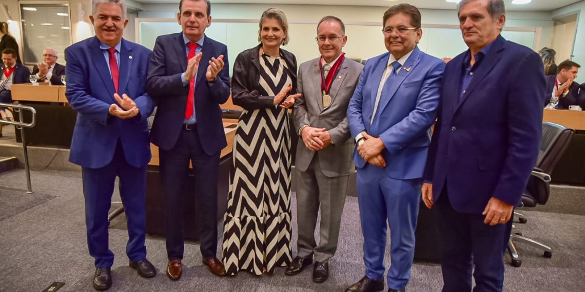 ALPB concede medalha de Mérito Jurídico Tarcísio de Miranda Burity ao advogado Ricardo Bezerra