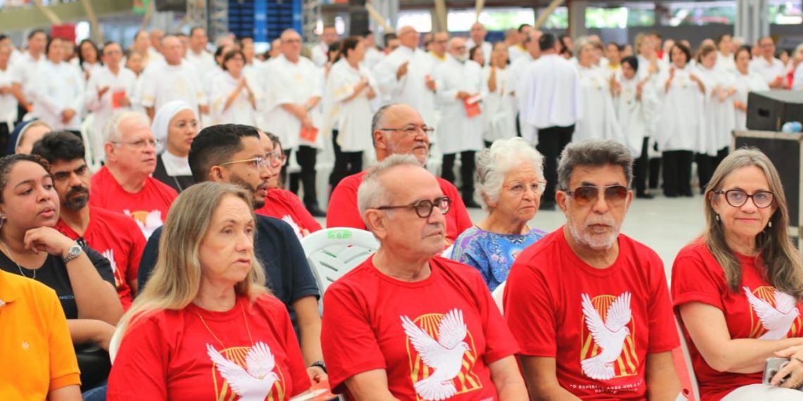 Celebração de Pentecostes reúne milhares de fiéis e prefeito Cícero Lucena destaca momento para alimentar a fé
