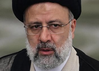 Ebrahim Raisi, presidente do Irã, morre em queda de helicóptero