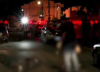 Homem é assassinado com tiros na cabeça poucos metros de igreja, em Mandacaru