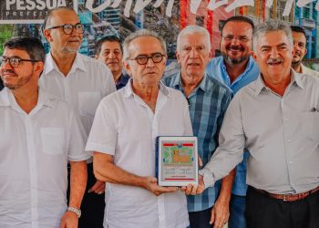 Prefeito autoriza obras para reconstrução de praça no Castelo Branco e projeta bairro 100% pavimentado