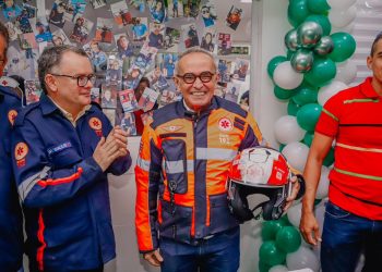 Prefeito celebra Semana da Enfermagem com profissionais do Samu e entrega novos fardamentos e kits para a equipe das motolâncias