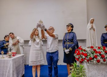 Prefeito celebra presença da imagem peregrina de Nossa Senhora de Fátima na Capital, durante missa e cortejo no CAM