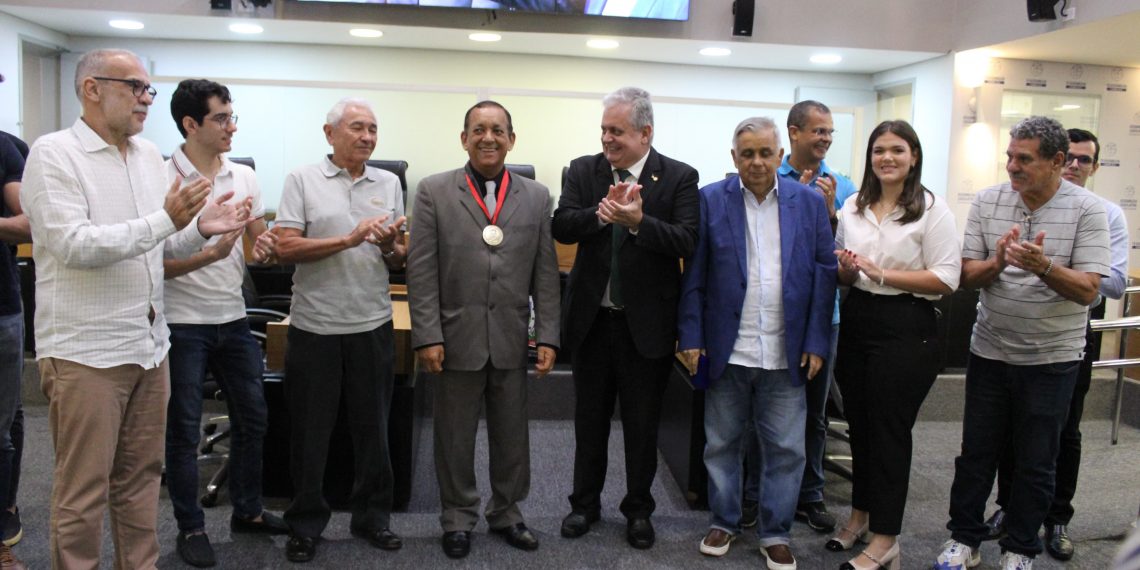 ALPB concede medalha Epitácio Pessoa ao professor Pelágio Nericio Pessoa Filho