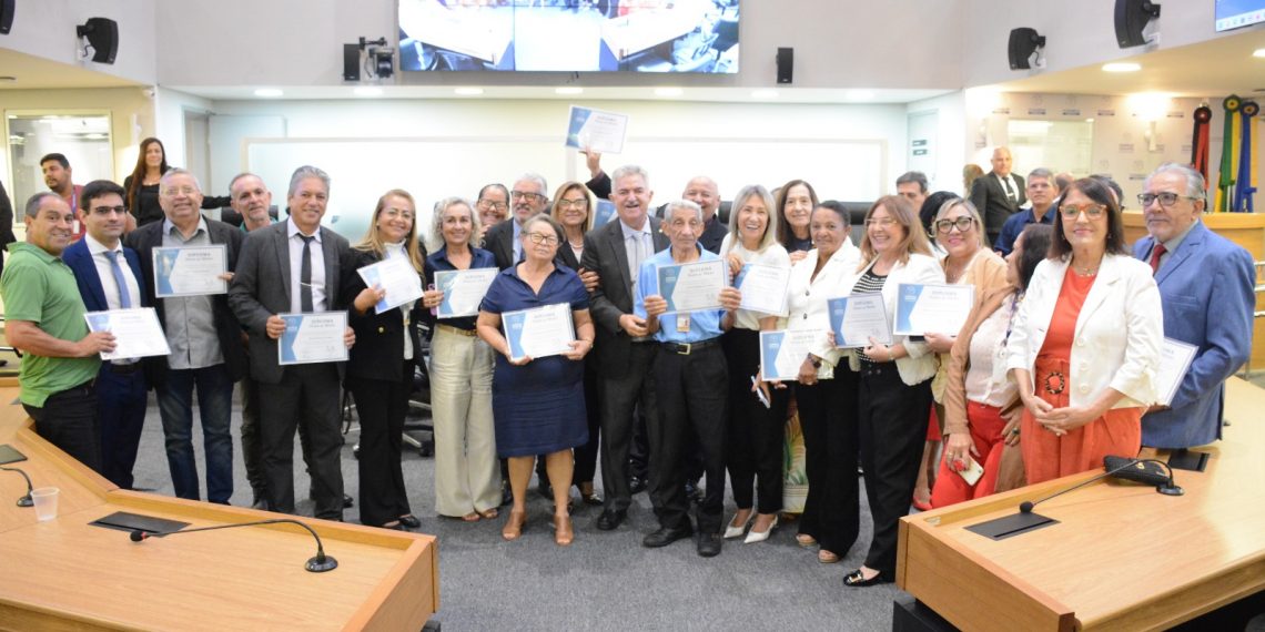 ALPB homenageia servidores com mais de 30 anos de serviços prestados à Casa
