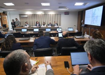 Tovar debate situação dos bicombustíveis e participa da Marcha em Defesa dos Municípios