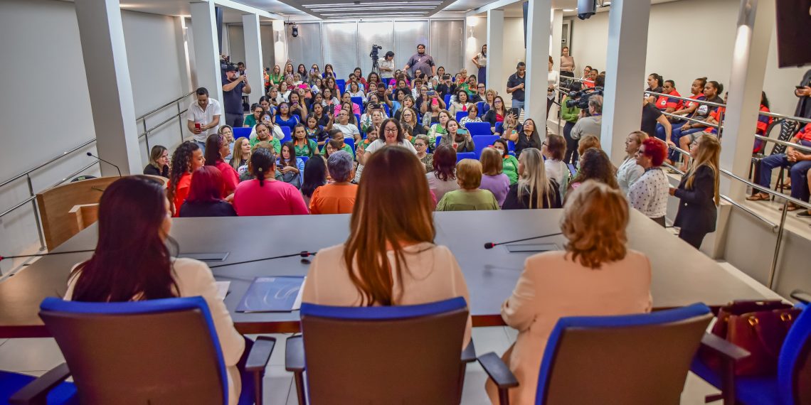 ALPB celebra Dia das Mães com debate sobre maternidade atípica