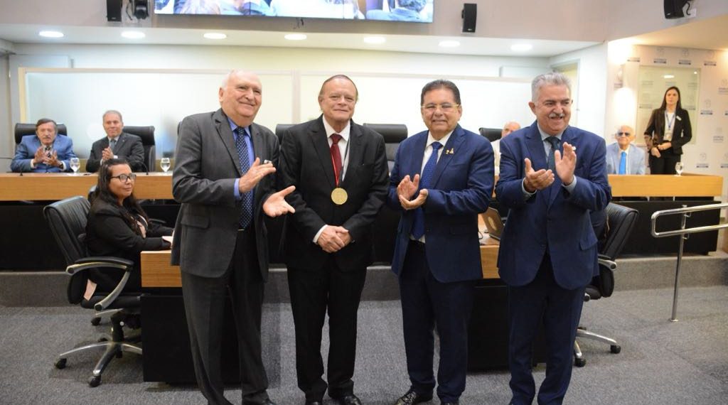 Assembleia concede Medalha Epitácio Pessoa ao médico Osvaldo Travassos de Medeiros