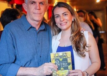 Esposa de Ricardo Coutinho lança, em Brasília, livro em que revela ‘dramas’ durante a Calvário até com perda de bebês
