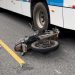 Motociclista colide com ônibus em via de acesso ao Geisel
