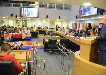 ALPB debate enfrentamento à LGBTFobia durante sessão especial