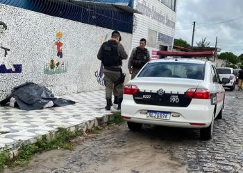 Justiça libera policial reformado acusado de matar professor na porta de escola na PB