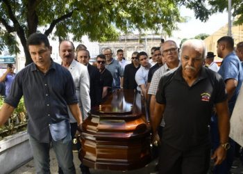 Vereador Professor Gabriel é sepultado em João Pessoa após homenagem na Câmara e cortejo em carro aberto