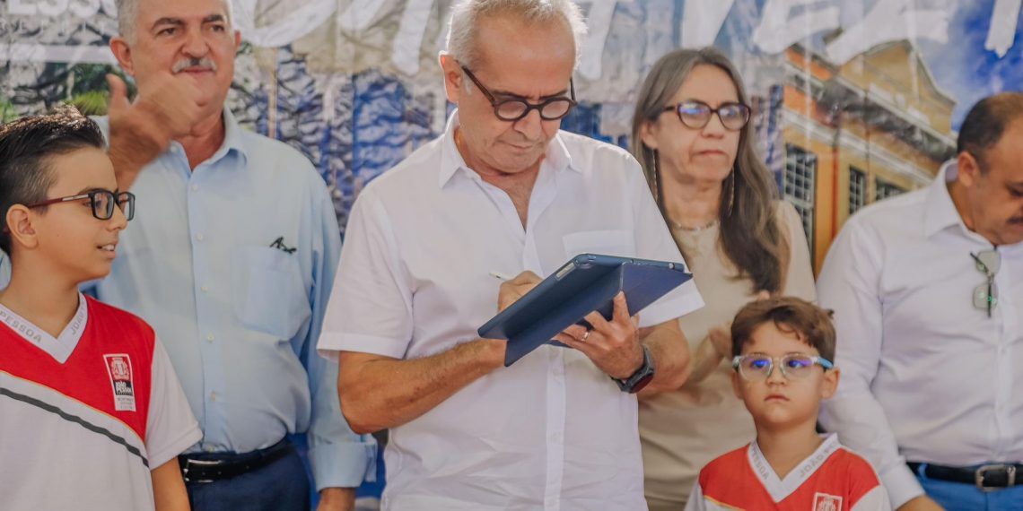 Prefeito autoriza reconstrução da Escola Padre Bartolomeu Gusmão e obras avançam em quase metade das unidades de ensino