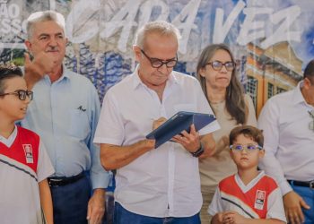 Prefeito autoriza reconstrução da Escola Padre Bartolomeu Gusmão e obras avançam em quase metade das unidades de ensino