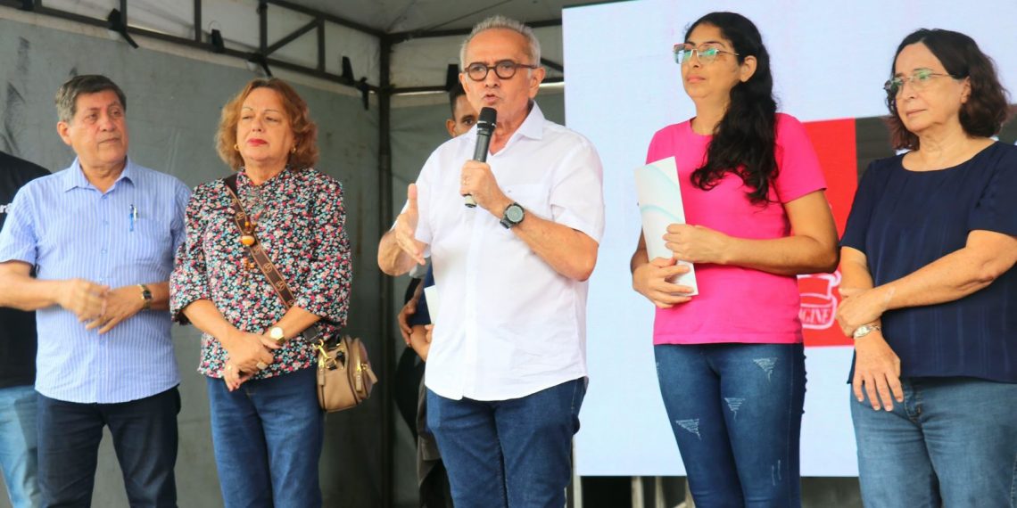 Prefeito entrega novos imóveis dentro do ‘Compra Assistida’, que chega à marca de 49 famílias beneficiadas