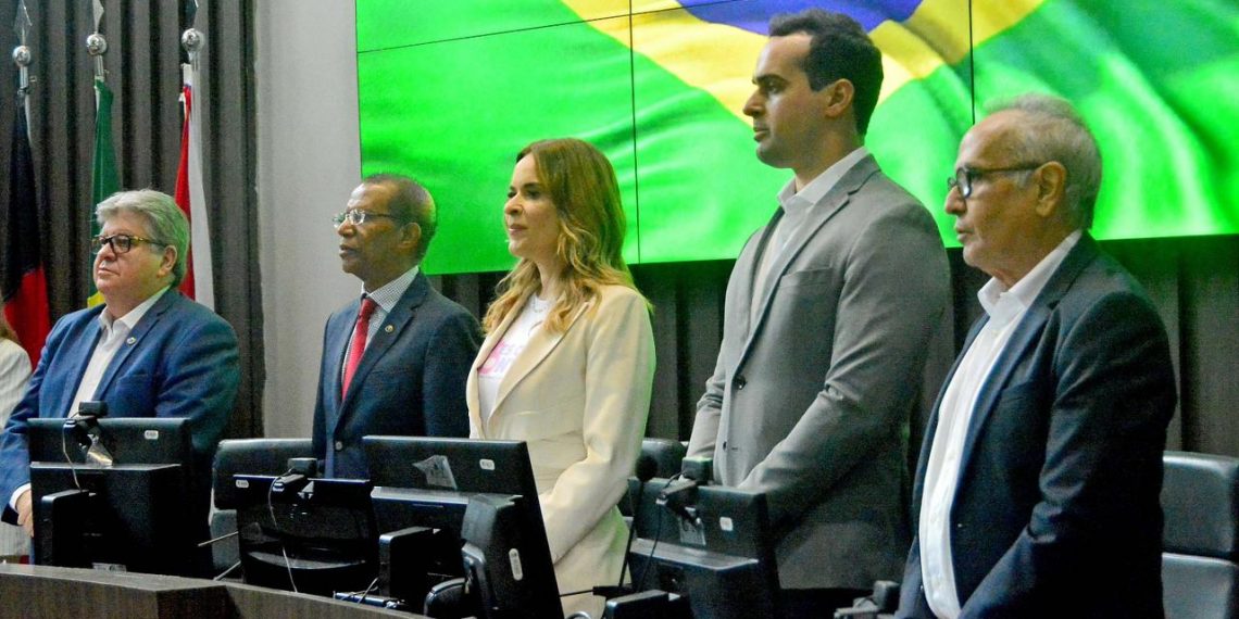 Prefeito defende união entre poderes públicos e ações de educação e conscientização para fortalecer projeto em defesa da mulher