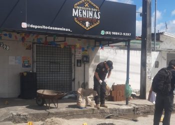 Homem morre e criança de quatro anos é baleada em ataque a tiros, no Funcionários I