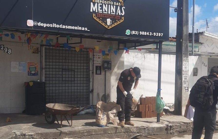 Homem morre e criança de quatro anos é baleada em ataque a tiros, no Funcionários I