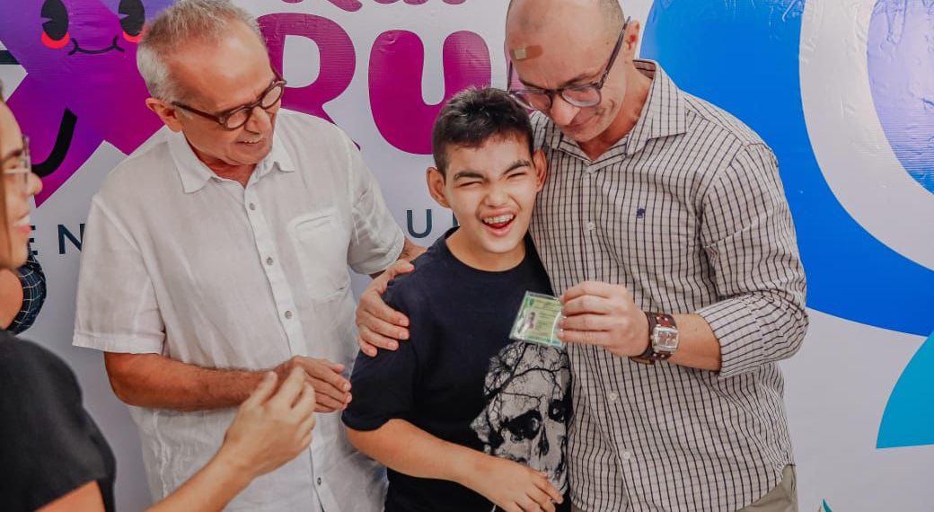 Prefeito lança primeira corrida do Brasil voltada para pessoas com doenças raras e entrega novas carteiras de identificação