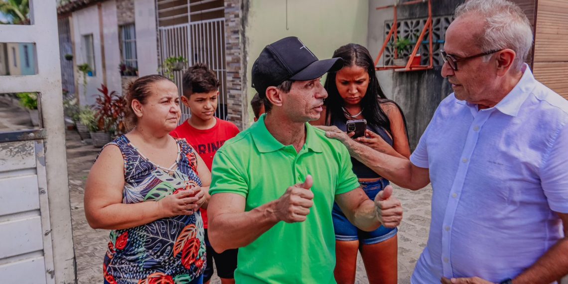 Prefeito entrega 133 ruas pavimentadas e asfaltadas em vários bairros de João Pessoa