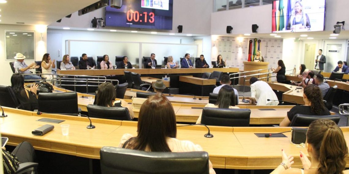 ALPB discute práticas inovadoras de educação na Paraíba durante sessão especial