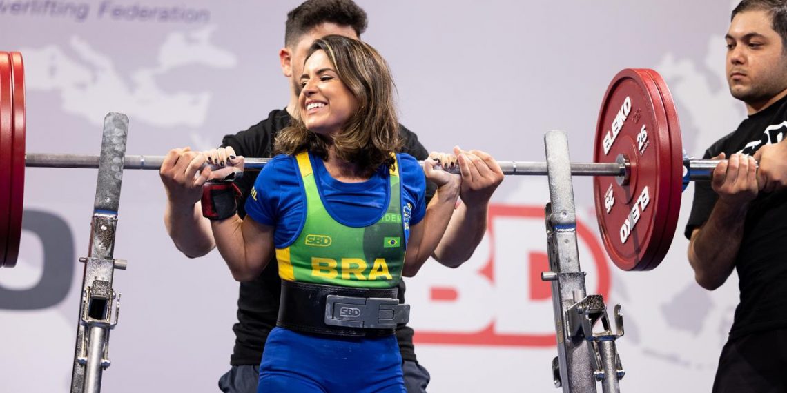 Mayara Rocha representa a Paraíba e o Brasil neste domingo no Campeonato Mundial de Powerlifting Clássico, na Lituânia