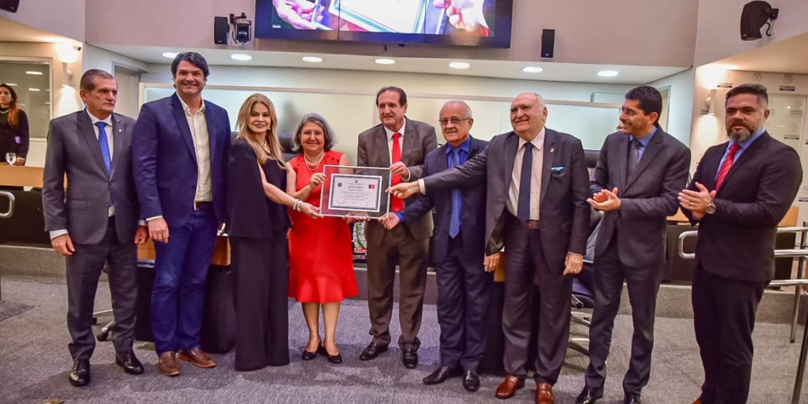 ALPB concede cidadania paraibana à jornalista Naná Garcez