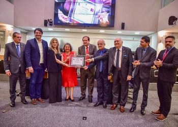 ALPB concede cidadania paraibana à jornalista Naná Garcez