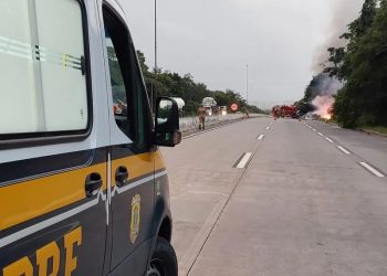 Colisão entre caminhões deixa motorista com corpo 100% queimado na BR-101, no sentido João Pessoa – Natal