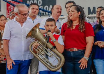 Prefeito entrega mais de mil instrumentos musicais para escolas do Município e destaca incentivo aos projetos educacionais