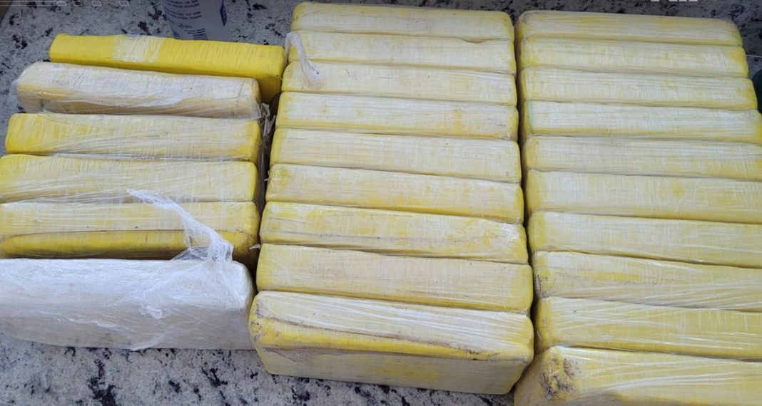 PRF apreende mais de 26 kg de cocaína em Campina Grande; uma pessoa foi presa