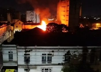 Incêndio atinge prédio no Centro Histórico de João Pessoa