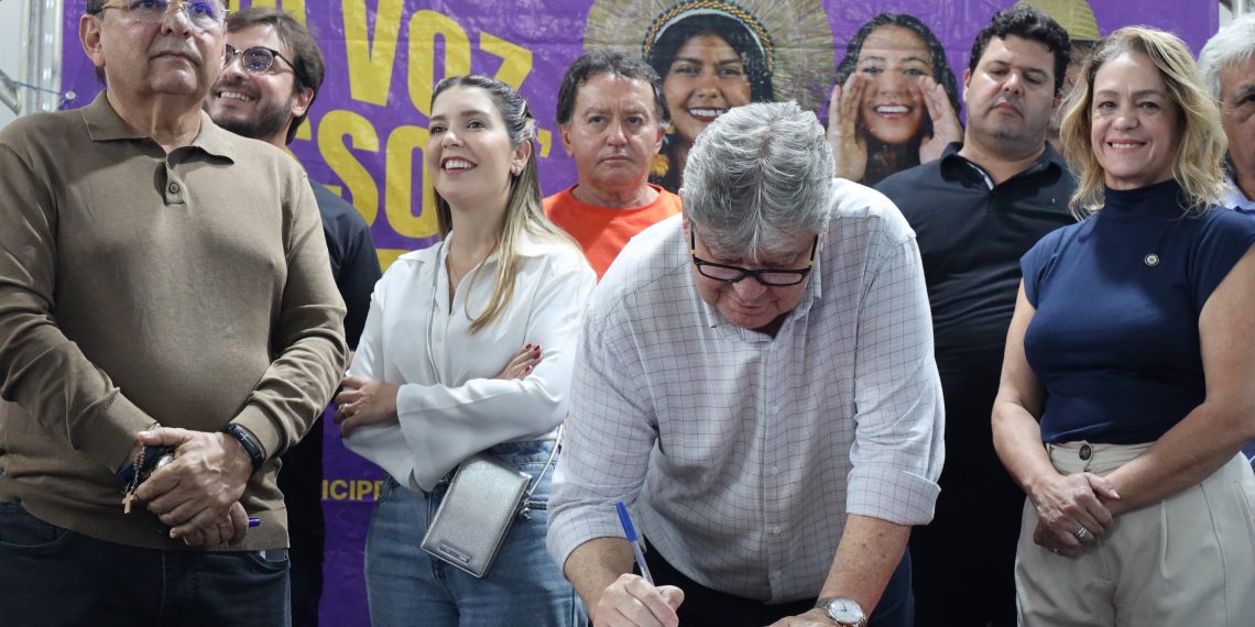 João Azevêdo preside audiência do Orçamento Democrático em Monteiro e entrega obras e serviços no valor de R$ 32 milhões