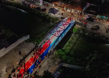 Prefeito inaugura passarela que liga os bairros São José e Manaíra