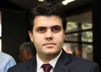 João Azevêdo anuncia Wilson Filho como novo secretário de Educação