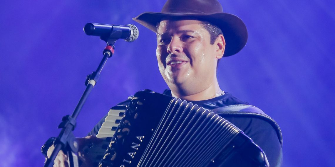 Wanessa Santos, Fabiana Souto e Osmídio Neto fazem alegria do público na Festa das Neves