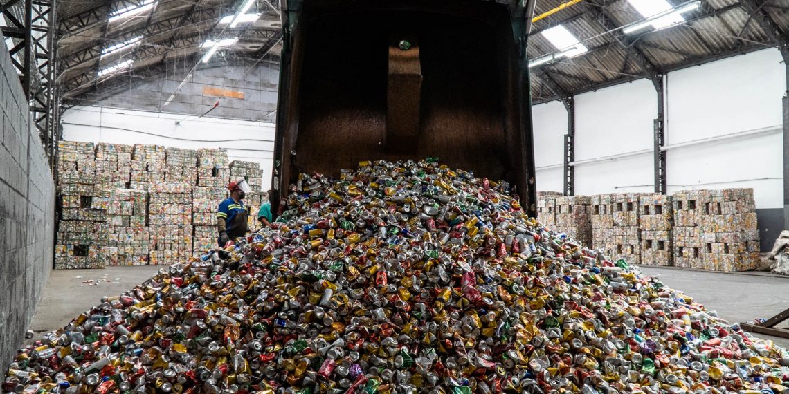 Novelis recicla 16 toneladas de latinhas consumidas no São João de Campina Grande