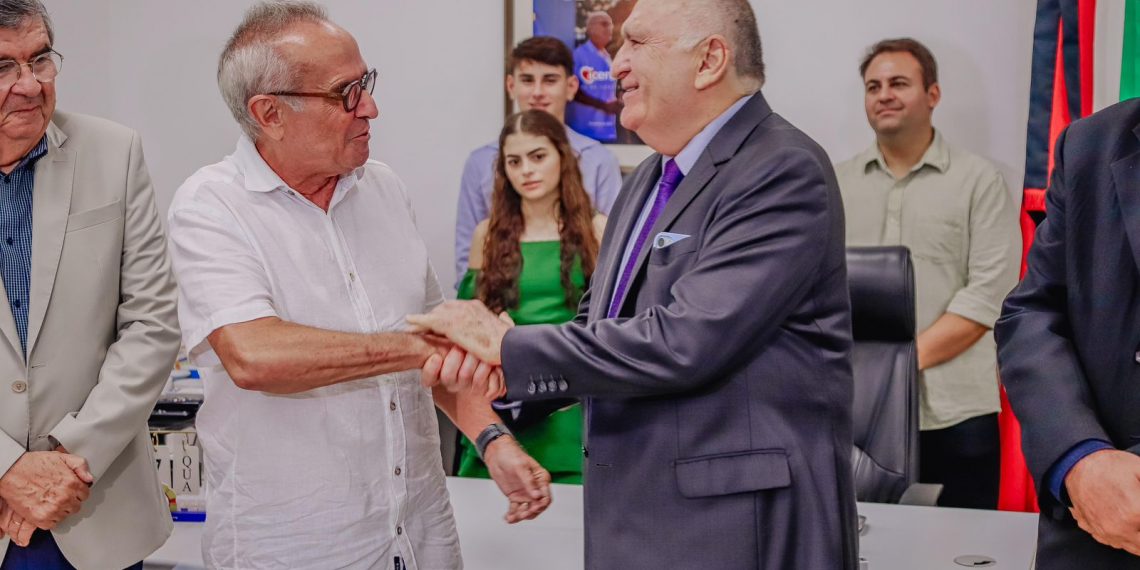 Cícero Lucena transmite cargo de prefeito ao presidente do TCE-PB, Nominando Diniz