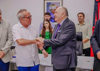 Cícero Lucena transmite cargo de prefeito ao presidente do TCE-PB, Nominando Diniz