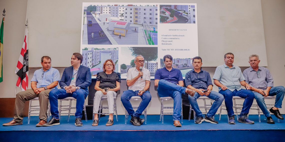 Prefeito autoriza construção de cinco novos residenciais e entrega benefícios de programas habitacionais