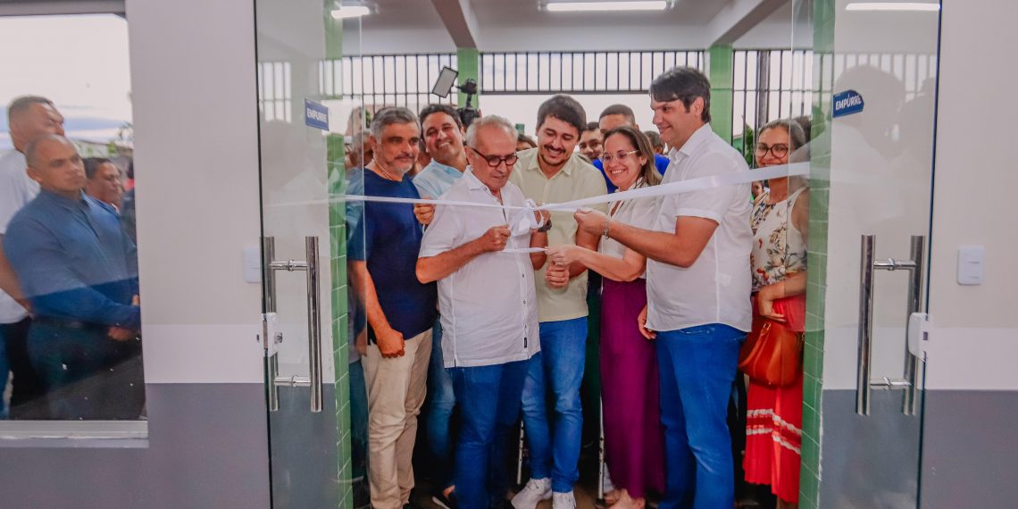 Prefeito entrega USF Vista Alegre, a primeira de dez que estão sendo construídas do zero