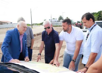 Prefeito em exercício realiza inspeção às obras do Residencial Quilombola e do Orla Sul