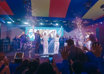 Anna Virgínia é ovacionada por mais de 4 mil pessoas em convenção partidária