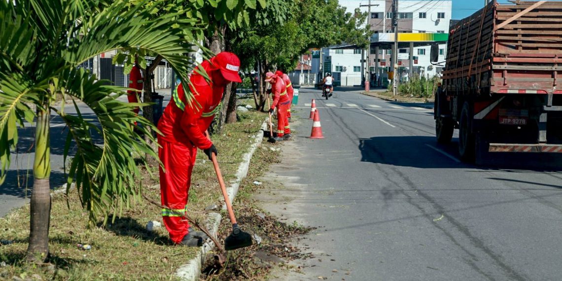 Emlur executa serviços de zeladoria em 18 bairros ao longo da semana