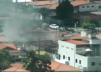 Incêndio atinge loja de estofado no bairro de Manaíra
