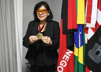 Cantora Roberta Miranda recebe Medalha Cidade de João Pessoa