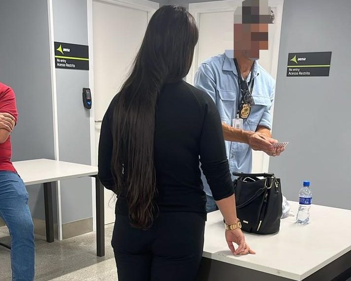 Polícia Federal prende suspeita de tráfico de drogas no Aeroporto Castro Pinto, em João Pessoa