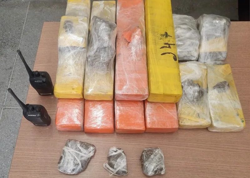 Homem é preso com 10 quilos de droga e rádios comunicadores, em Campina Grande