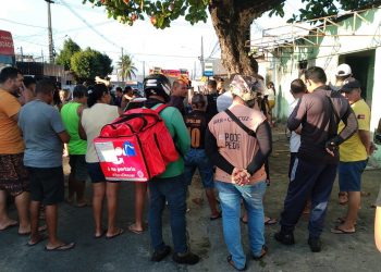 Jovem é atingido por tiro dentro de lava jato, em Mangabeira